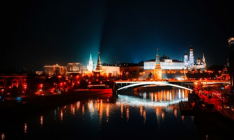 Nightlife in Russia: where is better in Moscow or St. Petersburg peview